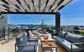 Crowonder Villa Adriana - Villa With Heated Swimming Pool, Jacuzzi And Sauna